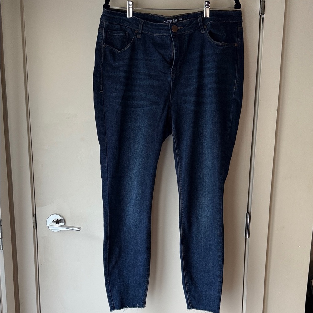 Design Lab Lord & Taylor Dark Blue Ankle Jeans